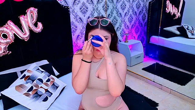 Snapshot of Mia_Reize chatting on 02-19-26, 12:34 Mia Reize online show from 02-19-26, 12:34