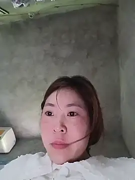 Snapshot of Yiyoongg chatting on 06-29-26, 10:15 Yiyoongg online show from 06-29-26, 10:15