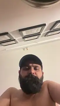 Snapshot of beerboy2222 chatting on 03-26-26, 06:46 beerboy2222 online show from 03-26-26, 06:46