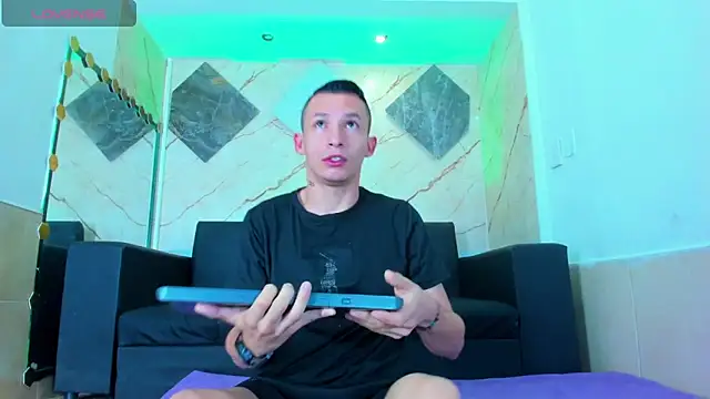 Isaak 26 online show from 04-06-26, 11:11