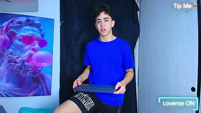 Snapshot of Gael_moon_ chatting on 03-09-26, 02:26 Gael moon online show from 03-09-26, 02:26