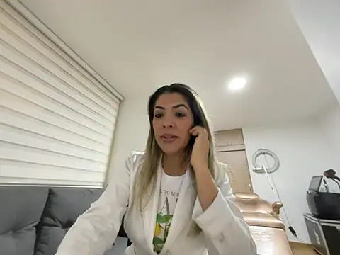 Encantadora Eva online show from 02-17-26, 01:46