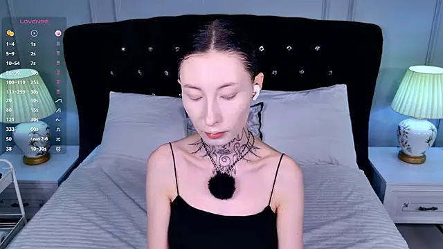 Snapshot of roxy_morrison_x chatting on 05-03-26, 03:45 roxy morrison x online show from 05-03-26, 03:45