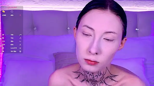 Snapshot of roxy_morrison_x chatting on 05-04-26, 03:35 roxy morrison x online show from 05-04-26, 03:35