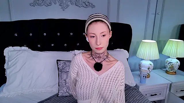 Snapshot of roxy_morrison_x chatting on 05-18-26, 04:07 roxy morrison x online show from 05-18-26, 04:07