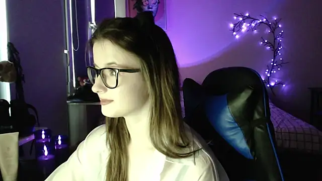 LunaXcherry online show from 05-14-26, 06:15