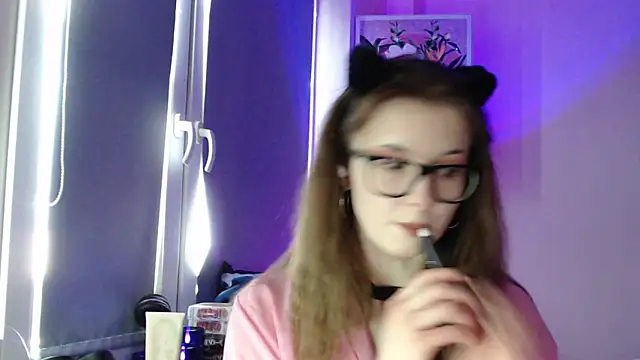 LunaXcherry online show from 05-20-26, 04:57