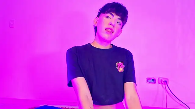 max femboy online show from 05-28-26, 05:49