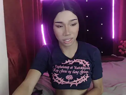 Snapshot of Queenoflustx chatting on 05-03-26, 04:24 Queenoflustx online show from 05-03-26, 04:24