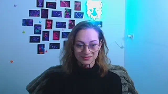 Snapshot of Esmi_Winter chatting on 02-17-26, 06:54 Esmi Winter online show from 02-17-26, 06:54