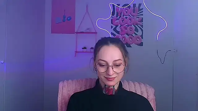 Snapshot of Esmi_Winter chatting on 03-08-26, 06:28 Esmi Winter online show from 03-08-26, 06:28