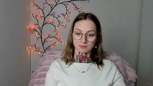 Esmi Winter online show from 04-14-26, 05:30