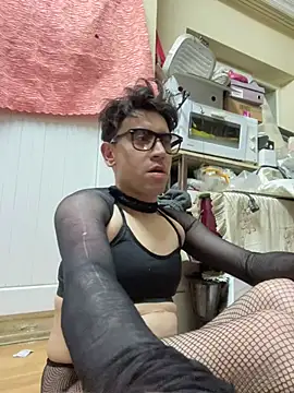 Snapshot of Femboysissy1919 chatting on 04-16-26, 09:39 Femboysissy1919 online show from 04-16-26, 09:39
