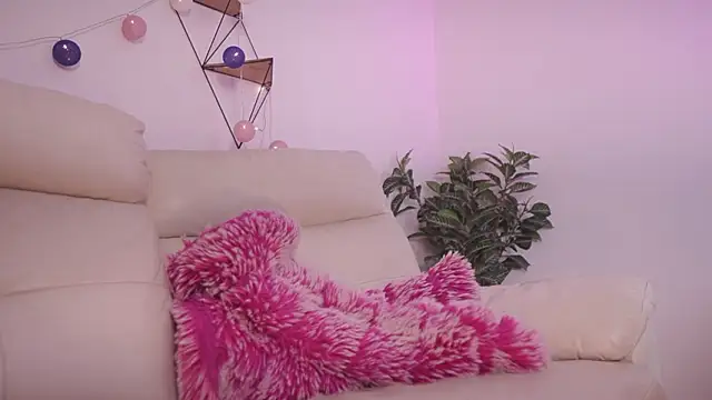 Shopie Colucci online show from 03-10-26, 08:47