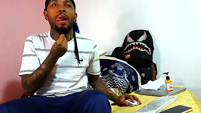 Snapshot of Bdarenth007 chatting on 02-23-26, 08:39 Bdarenth007 online show from 02-23-26, 08:39