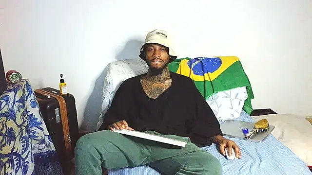 Snapshot of Bdarenth007 chatting on 03-05-26, 08:21 Bdarenth007 online show from 03-05-26, 08:21