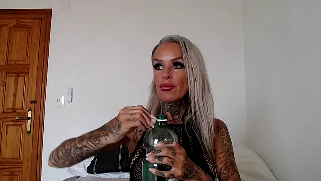 Sophie-Logan-Ink online show from 03-05-26, 11:39