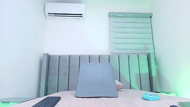 freyhasmith  online show from 02-19-26, 03:02