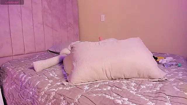 Ashley Beaomunt online show from 04-01-26, 01:41