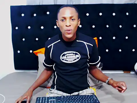 NtandoXx online show from 04-06-26, 11:05
