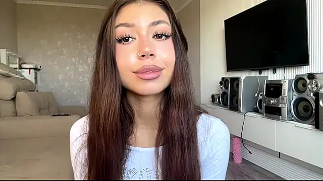 Snapshot of You_Club_Winx chatting on 05-16-26, 07:27 You Club Winx online show from 05-16-26, 07:27