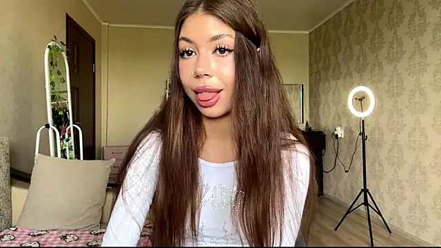 Snapshot of You_Club_Winx chatting on 06-07-26, 08:29 You Club Winx online show from 06-07-26, 08:29