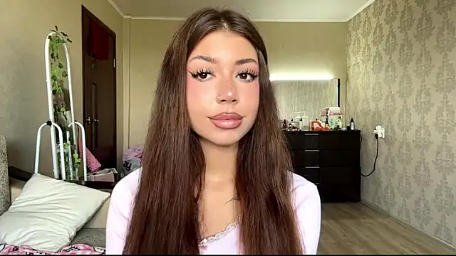 Snapshot of You_Club_Winx chatting on 06-14-26, 07:32 You Club Winx online show from 06-14-26, 07:32