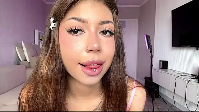 Snapshot of You_Club_Winx chatting on 06-26-26, 08:19 You Club Winx online show from 06-26-26, 08:19