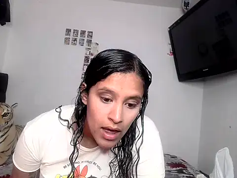 luna E online show from 02-17-26, 01:07