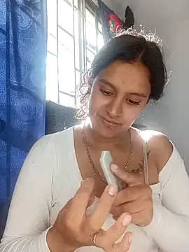 luna E online show from 02-25-26, 08:07