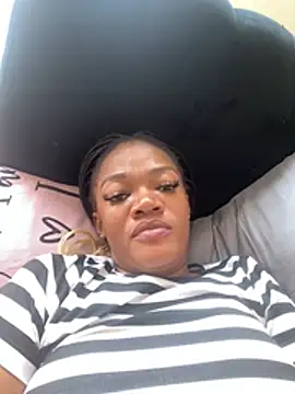 Snapshot of SexyScarlet22 chatting on 02-21-26, 10:49 SexyScarlet22 online show from 02-21-26, 10:49