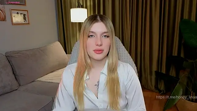 Snapshot of honey_kors chatting on 04-26-26, 01:25 honey kors online show from 04-26-26, 01:25