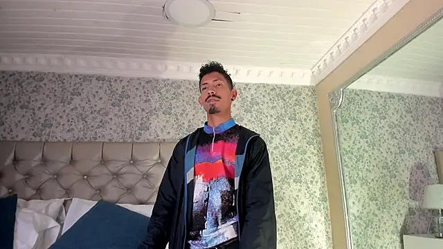 NoaahTylor online show from 04-14-26, 01:22