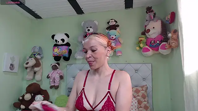 Dayana Smithh online show from 04-16-26, 07:03