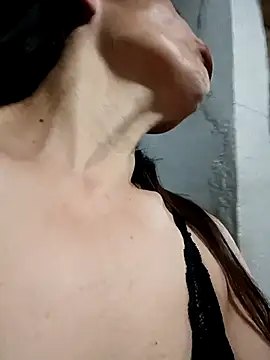 Layla Zaid online show from 03-03-26, 01:34