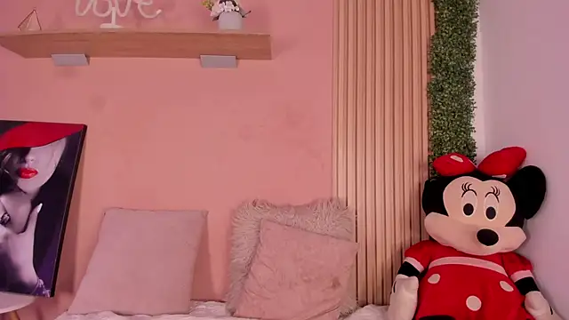 Snapshot of Winnie_cutee chatting on 06-25-26, 05:12 Winnie cutee online show from 06-25-26, 05:12