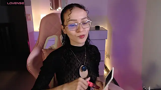 Snapshot of Alexia--27 chatting on 02-27-26, 03:06 Alexia--27 online show from 02-27-26, 03:06