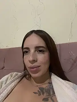Snapshot of Larinhap chatting on 05-24-26, 02:05 Larinhap online show from 05-24-26, 02:05