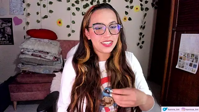 Snapshot of Hanna_Tm chatting on 05-21-26, 04:19 Hanna Tm online show from 05-21-26, 04:19