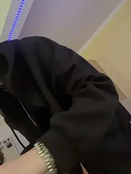 Milli-Kiss online show from 02-18-26, 02:02