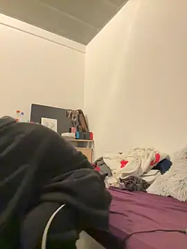 Milli-Kiss online show from 04-12-26, 06:13