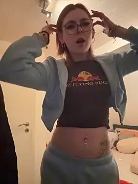 Milli-Kiss online show from 04-20-26, 08:54