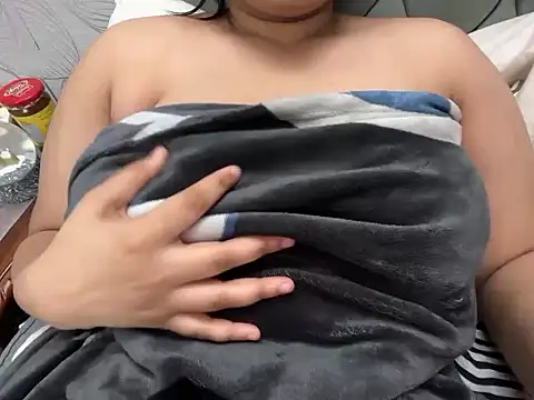 hugeindiantitties online show from 02-15-26, 10:17