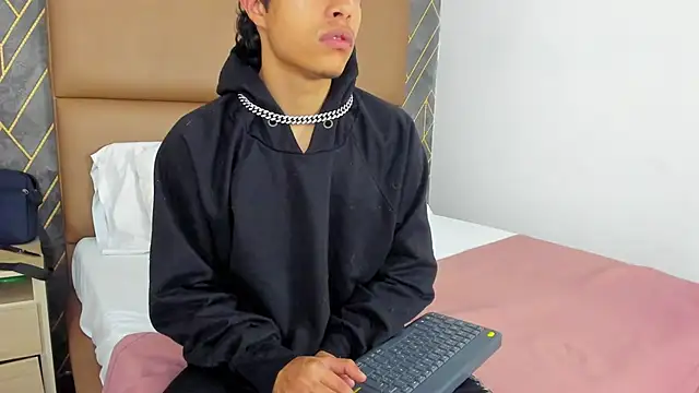 Escanor Hot online show from 03-04-26, 08:15