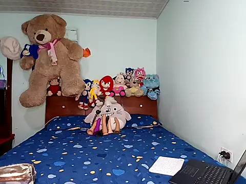 Snapshot of Elii_petit chatting on 03-30-26, 02:18 Elii petit online show from 03-30-26, 02:18