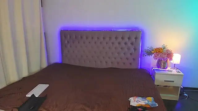 Snapshot of AmandaHoppe chatting on 04-27-26, 05:05 AmandaHoppe online show from 04-27-26, 05:05