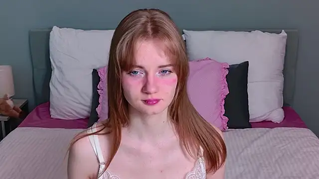Snapshot of ElfieWhite chatting on 05-18-26, 04:24 ElfieWhite online show from 05-18-26, 04:24