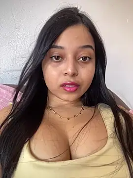 Snapshot of Emmily_hott chatting on 06-03-26, 05:29 Emmily hott online show from 06-03-26, 05:29