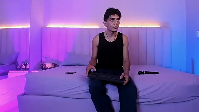 abrilandjulian online show from 06-24-26, 12:26