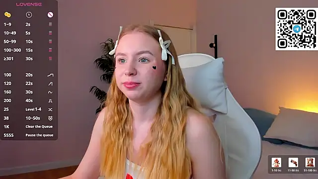 Snapshot of Linda__Bloom chatting on 03-06-26, 01:13 Linda Bloom online show from 03-06-26, 01:13